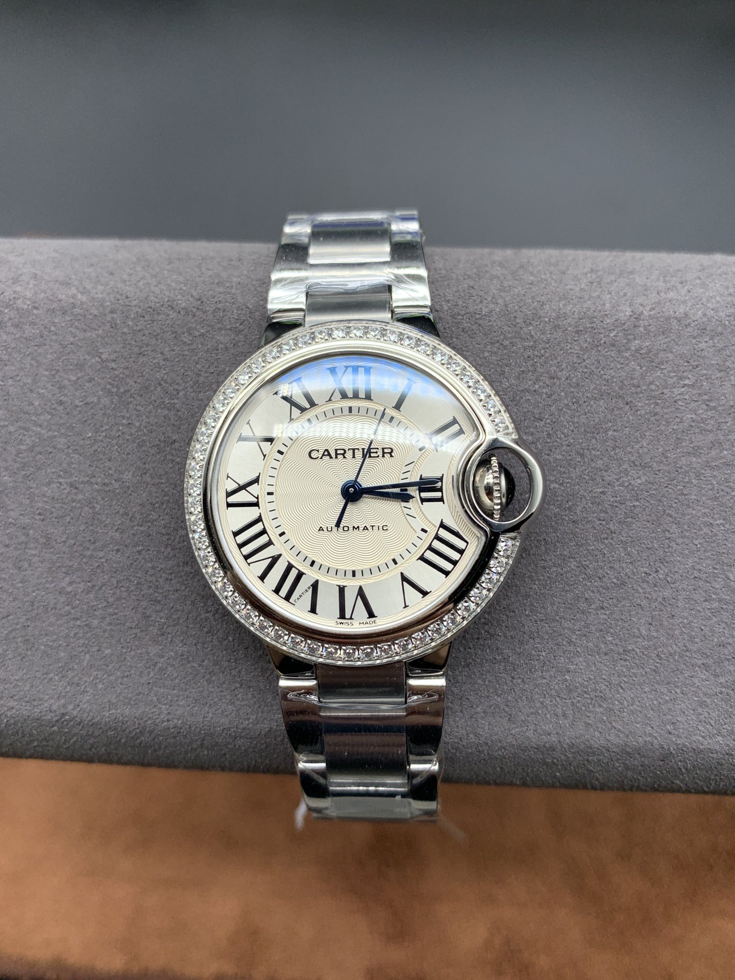 Classic Diamond-Set Watch – IW-1791