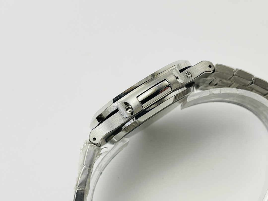 Patek Philippe Nautilus Moonphase 40 mm Watch – IW-2602 - Image 6