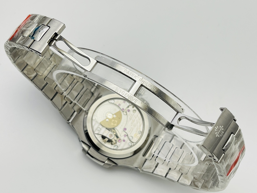Patek Philippe Nautilus Moonphase 40 mm Watch – IW-2602 - Image 8