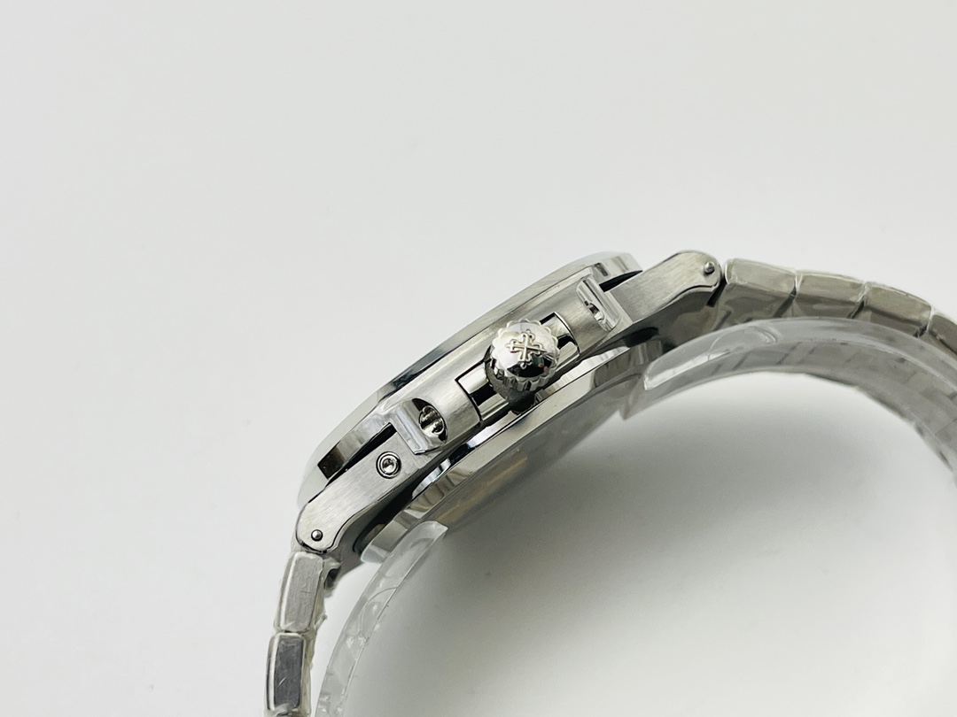 Patek Philippe Nautilus Moonphase 40 mm Watch – IW-2602 - Image 5