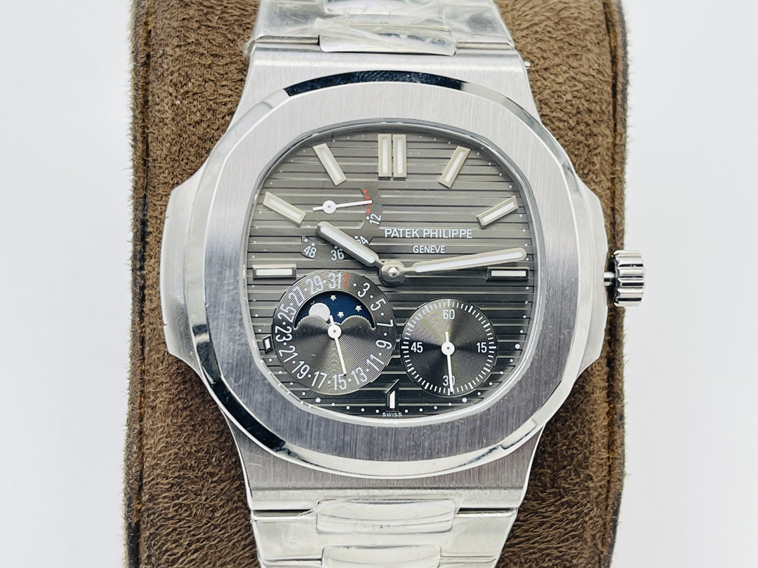 Patek Philippe Nautilus Moonphase 40 mm Watch – IW-2602 - Image 4