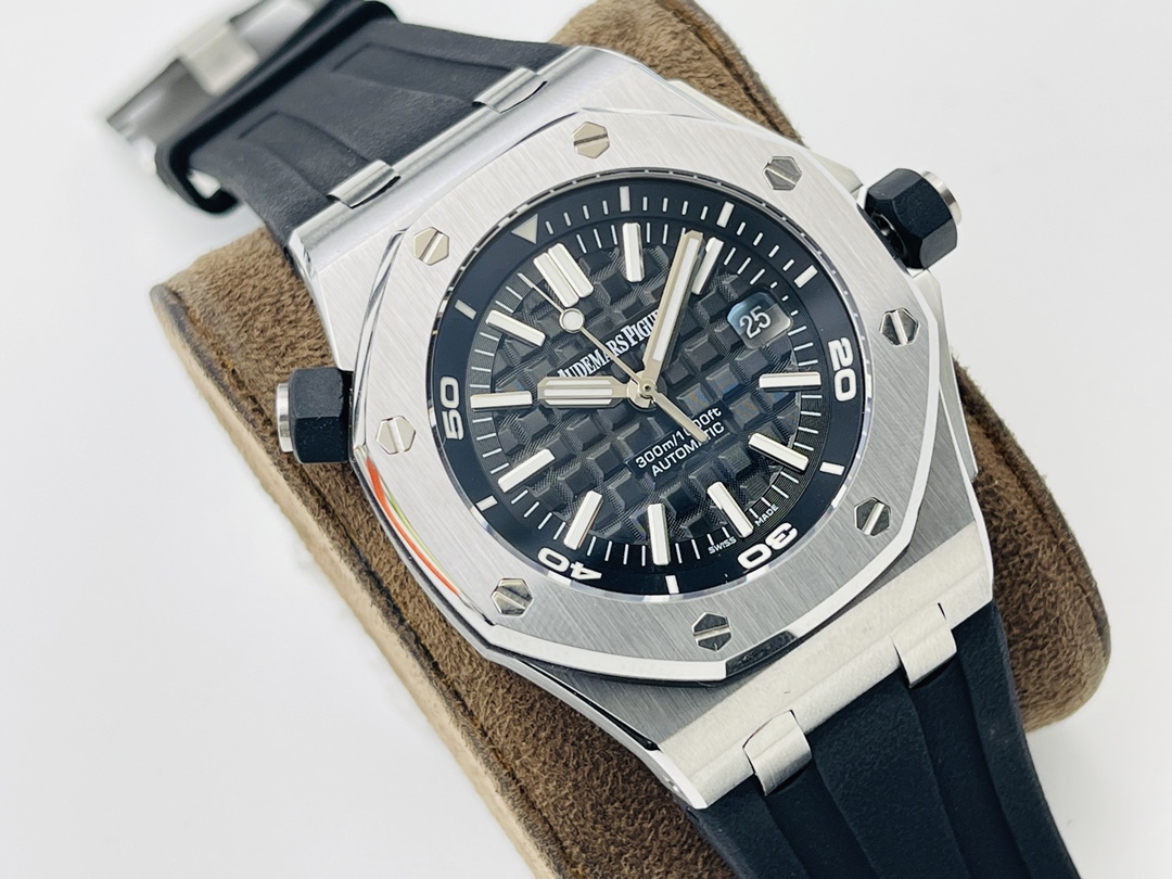 Audemars Piguet Royal Oak Luminous 41 mm Watch – IW-2176 - Image 2