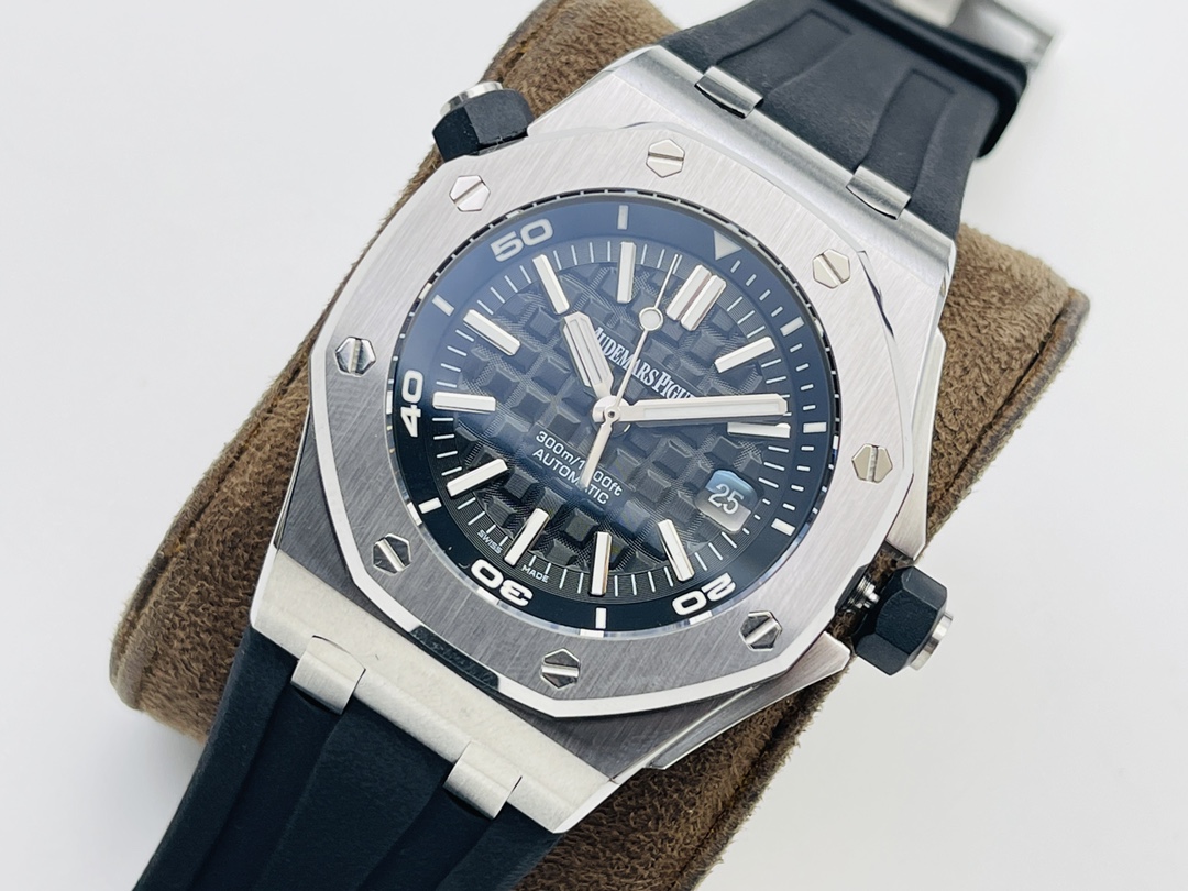 Audemars Piguet Royal Oak Luminous 41 mm Watch – IW-2176 - Image 3