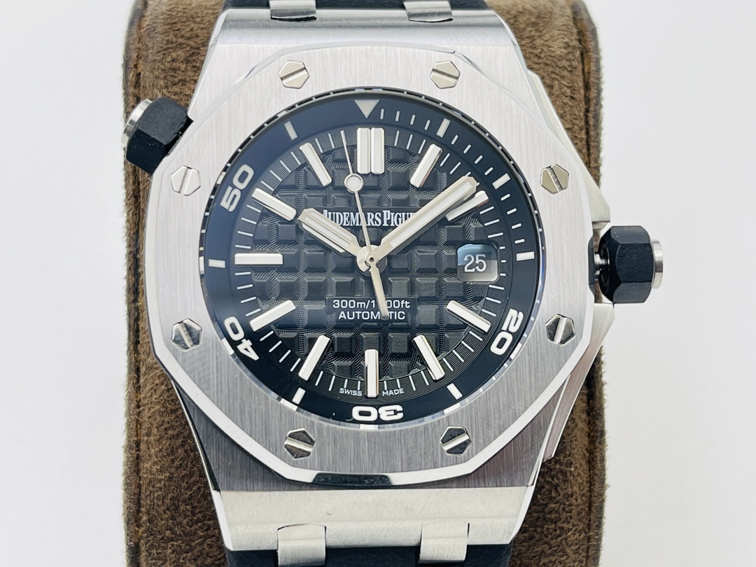Audemars Piguet Royal Oak Luminous 41 mm Watch – IW-2176 - Image 4