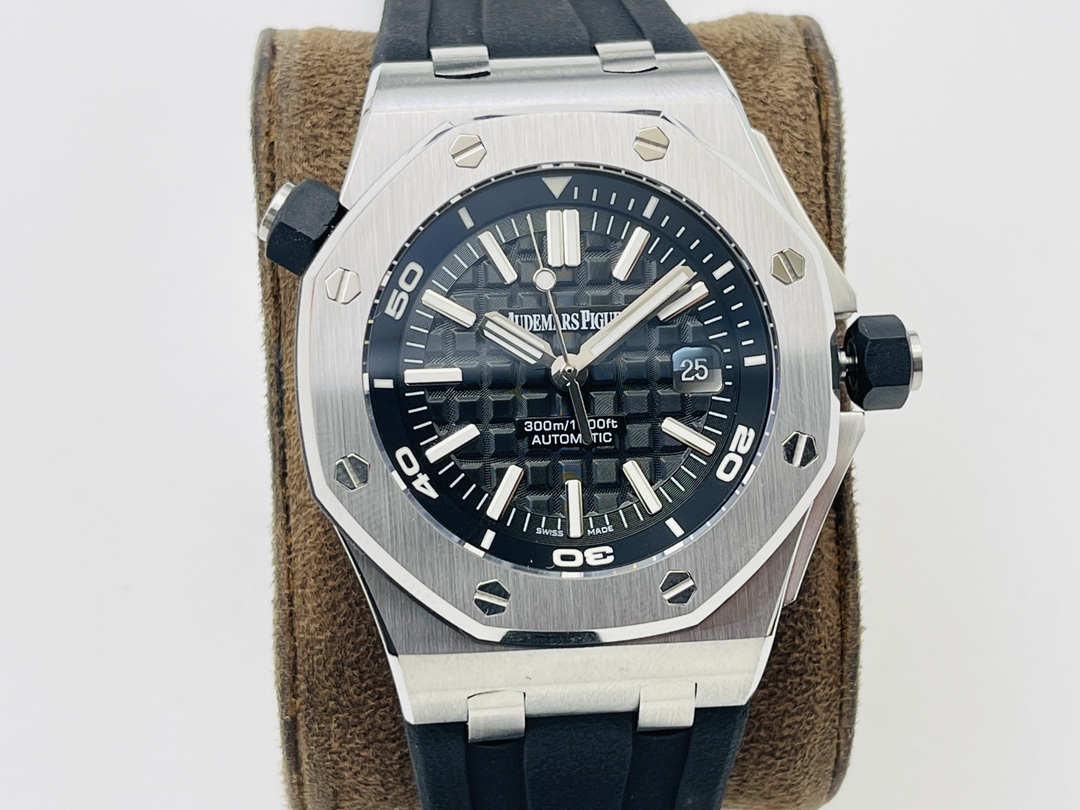 Audemars Piguet Royal Oak Luminous 41 mm Watch – IW-2176