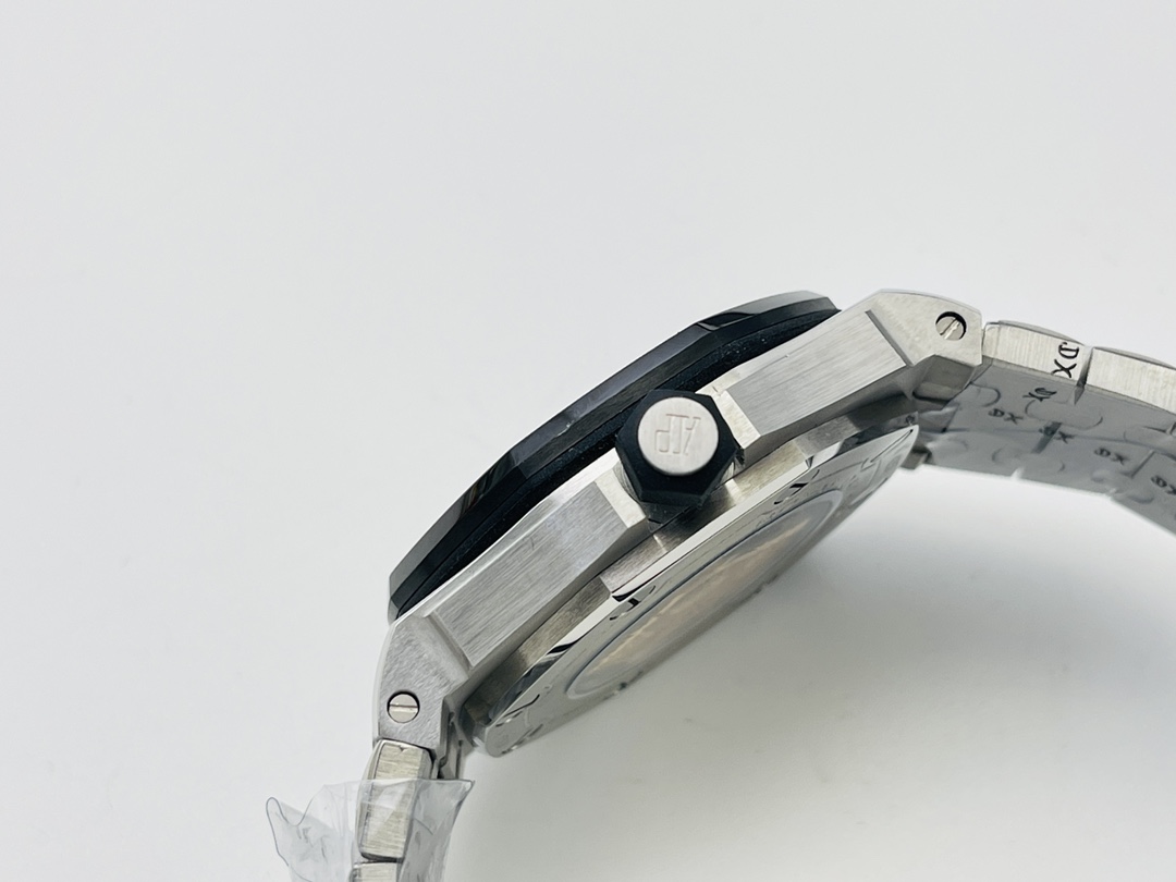 Audemars Piguet Royal Oak Luminous 41 mm Watch – IW-2175 - Image 5