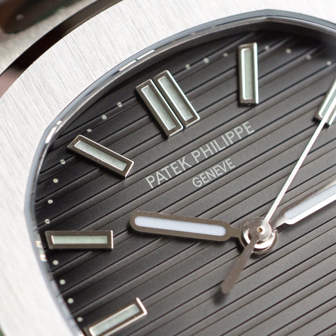 Patek Philippe Nautilus 40 mm Watch – IW-2604 - Image 5