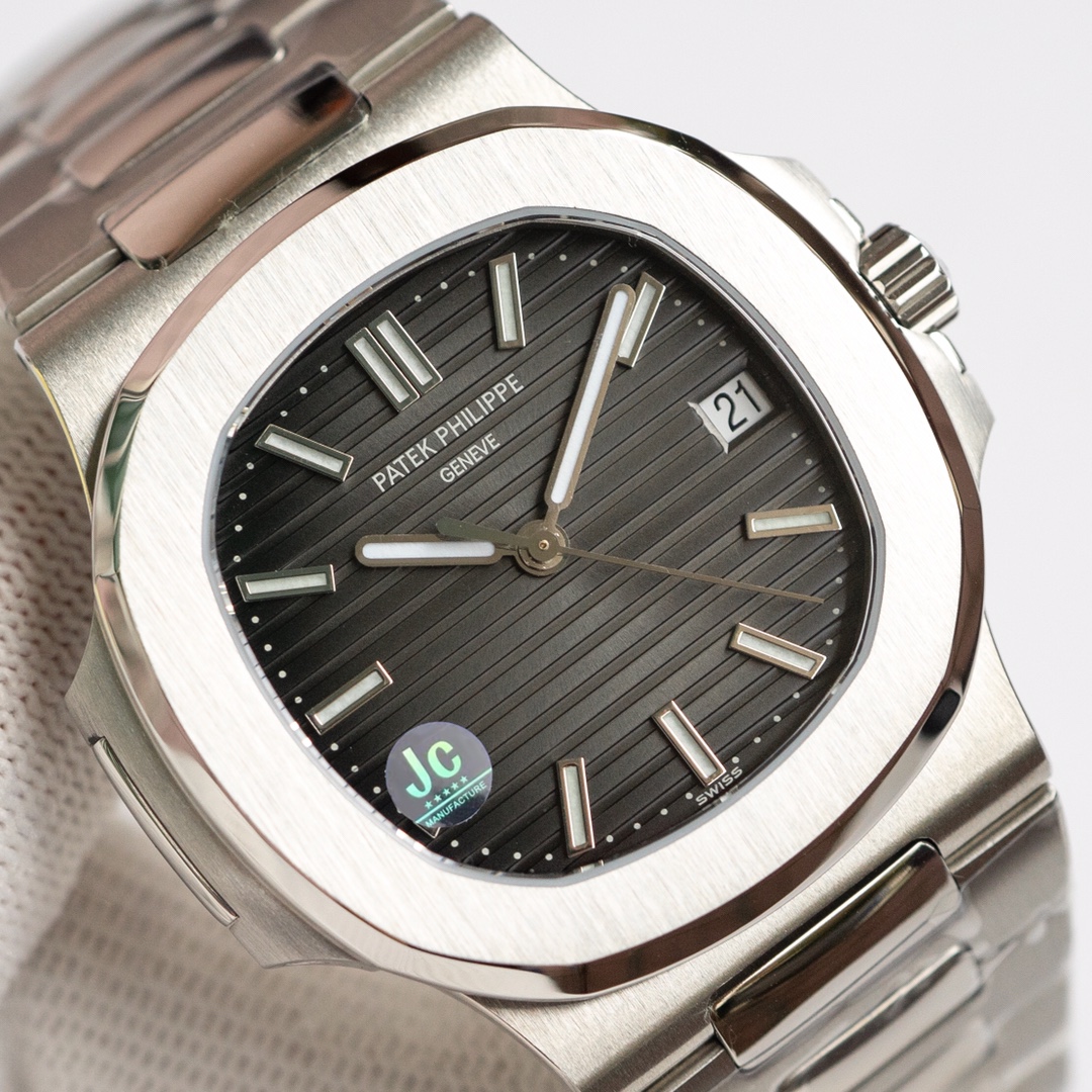 Patek Philippe Nautilus 40 mm Watch – IW-2604 - Image 4