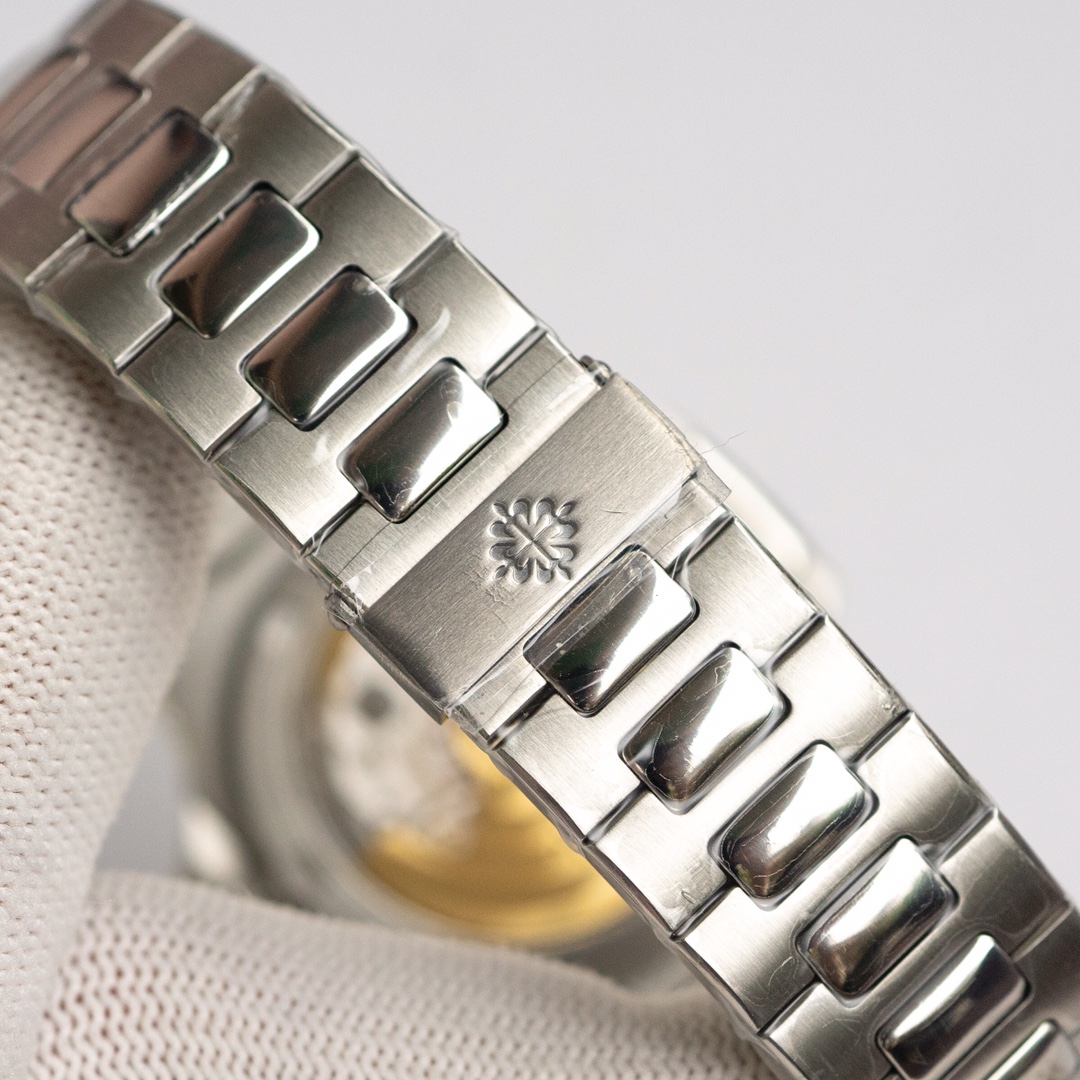 Patek Philippe Nautilus 40 mm Watch – IW-2604 - Image 7