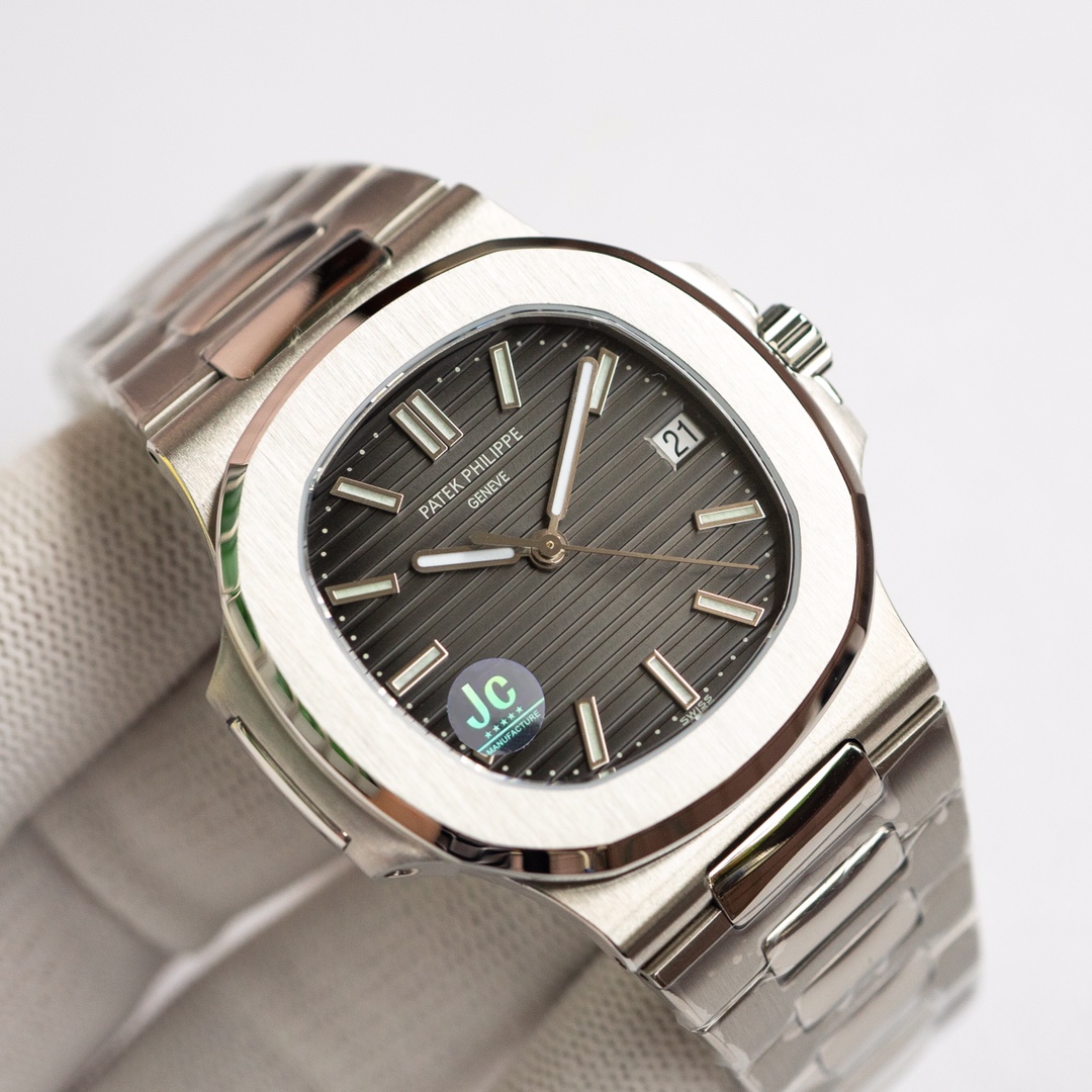 Patek Philippe Nautilus 40 mm Watch – IW-2604 - Image 2
