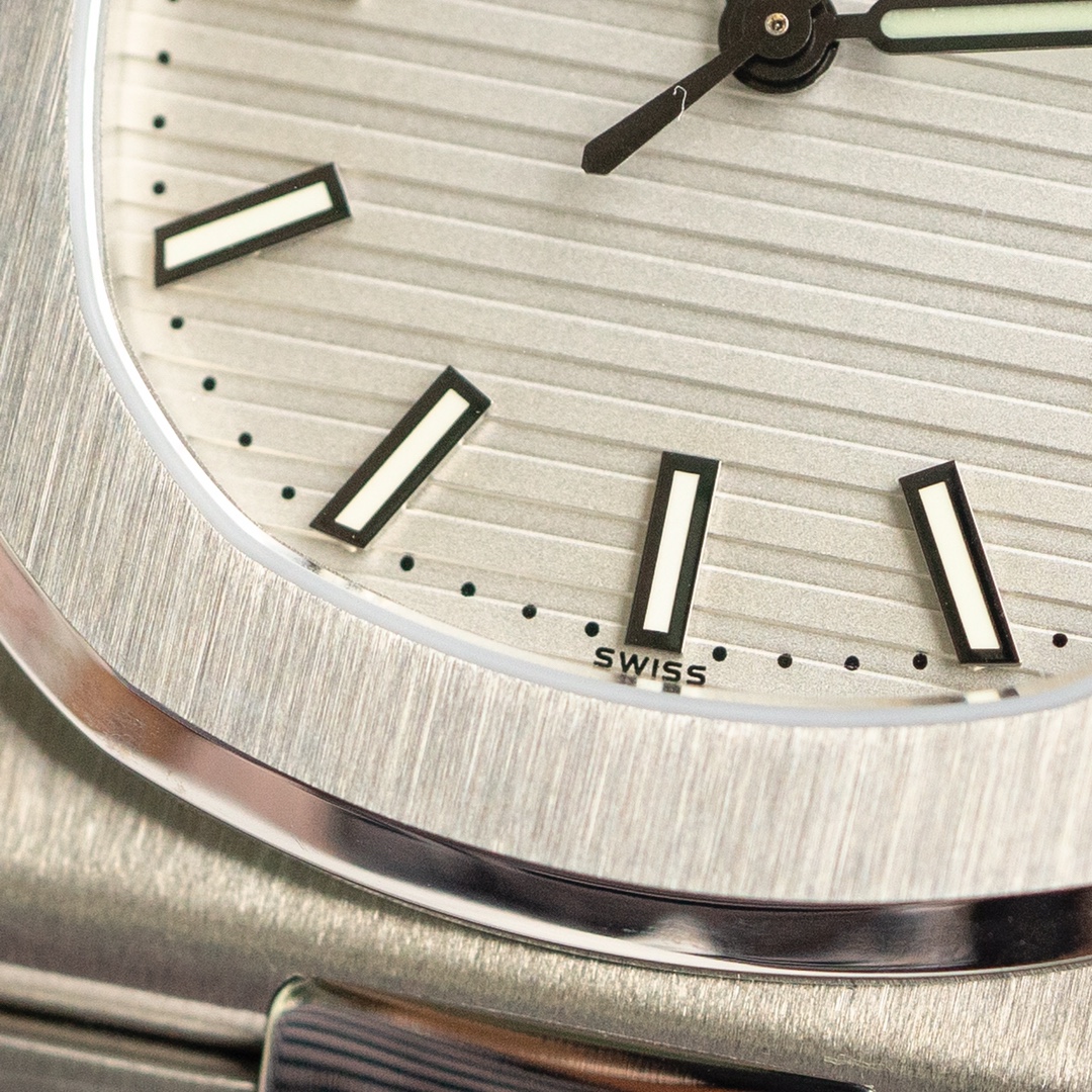 Patek Philippe Nautilus 40 mm Watch – IW-2603 - Image 6