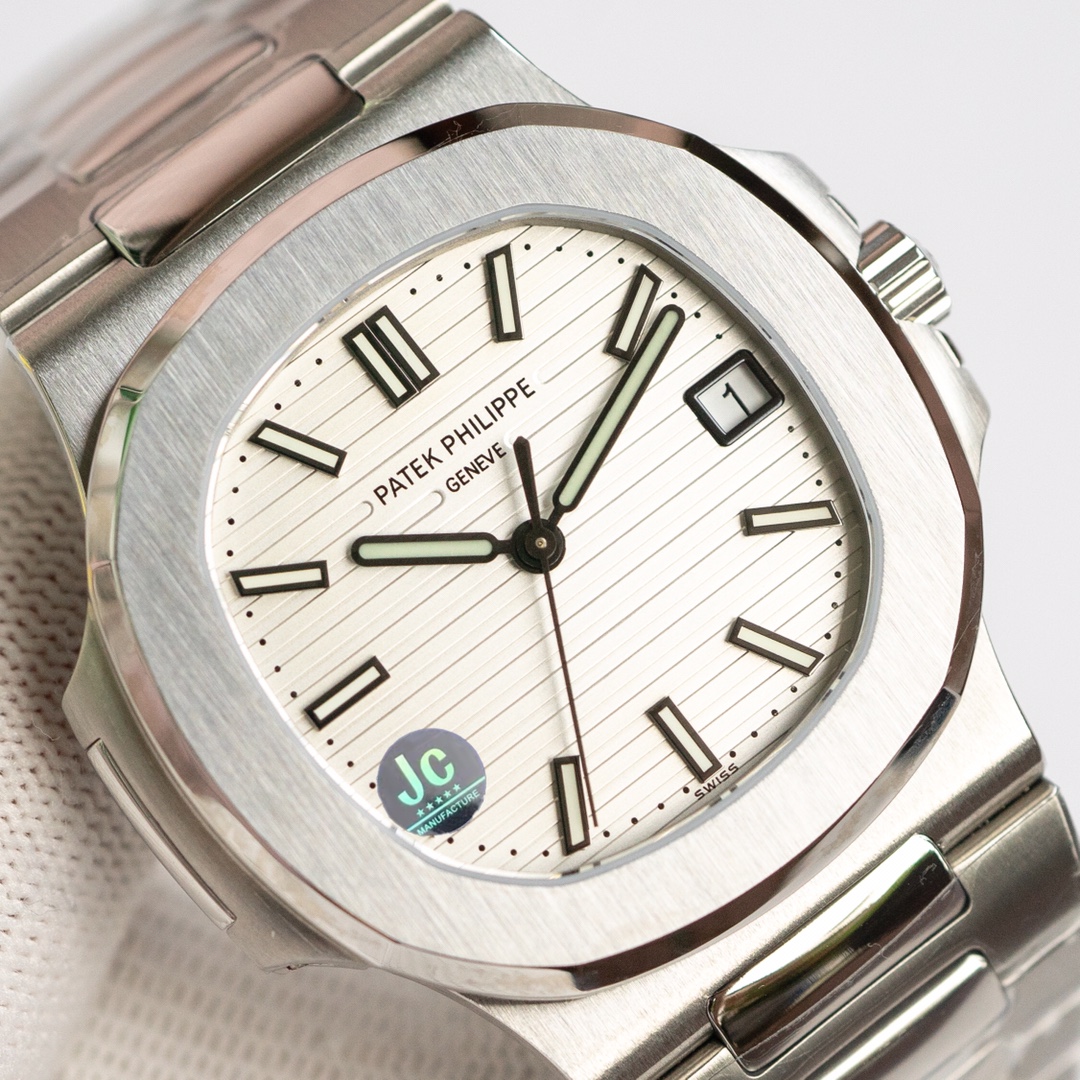 Patek Philippe Nautilus 40 mm Watch – IW-2603 - Image 4