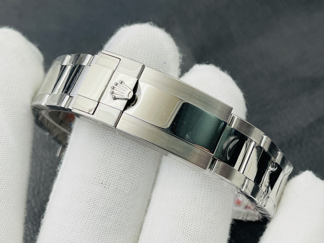 Rolex GMT-Master II GMT Watch – IW-0151 - Image 9