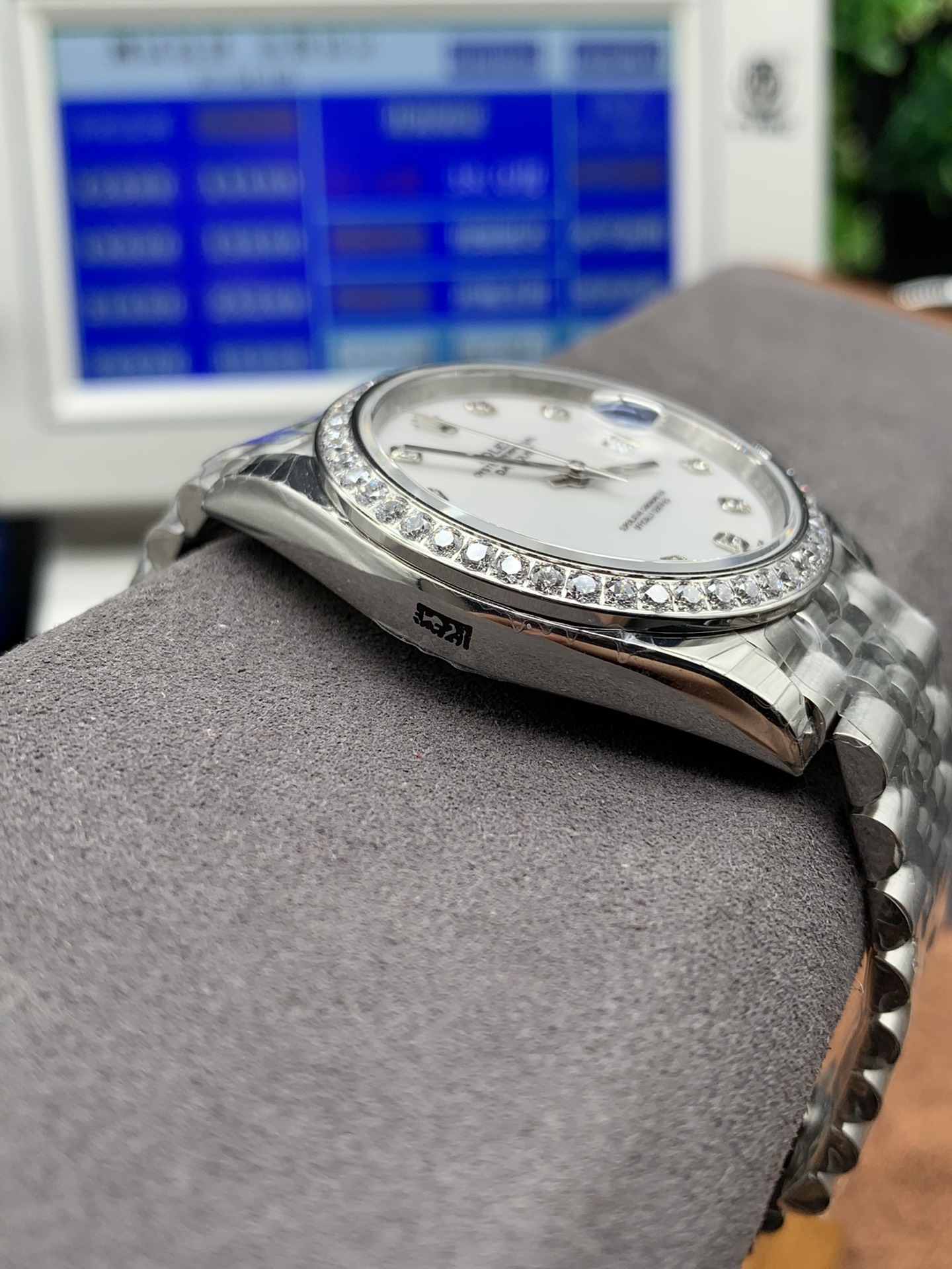Datejust Mother-of-Pearl Dial Diamond-Set 41 mm Watch – IW-3056 - Image 3
