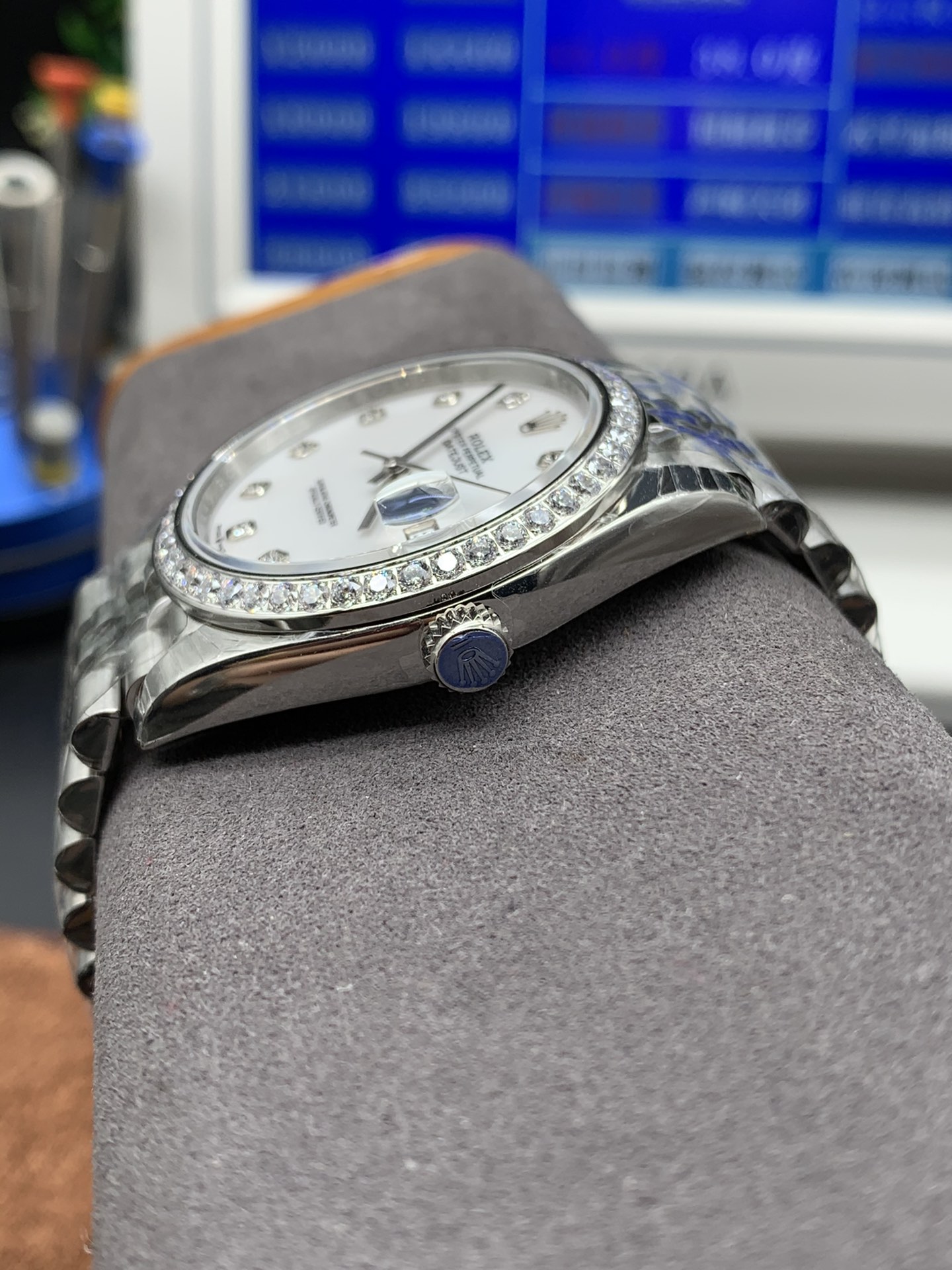 Datejust Mother-of-Pearl Dial Diamond-Set 41 mm Watch – IW-3056 - Image 4