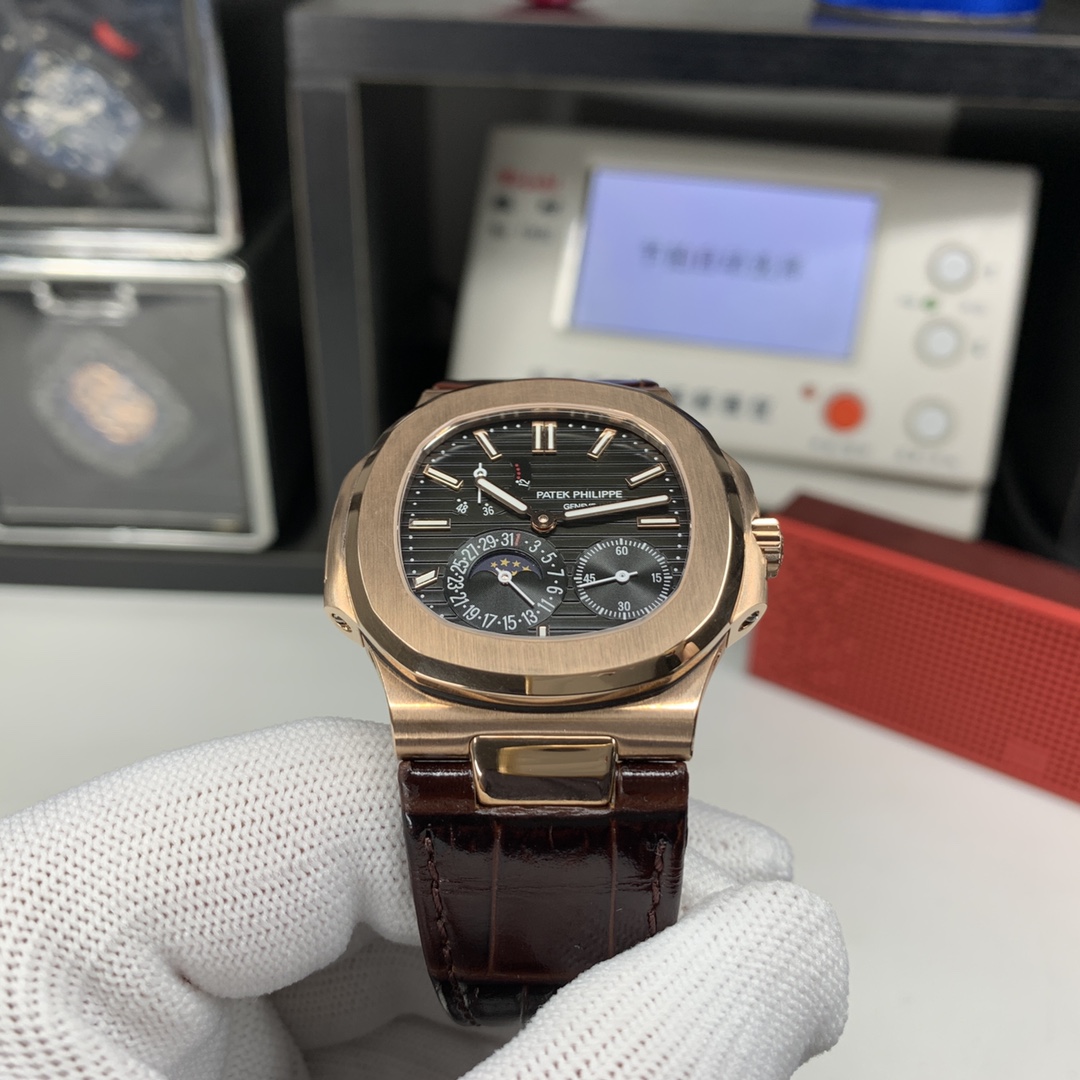 Patek Philippe Nautilus 40 mm Watch – IW-2496 - Image 4