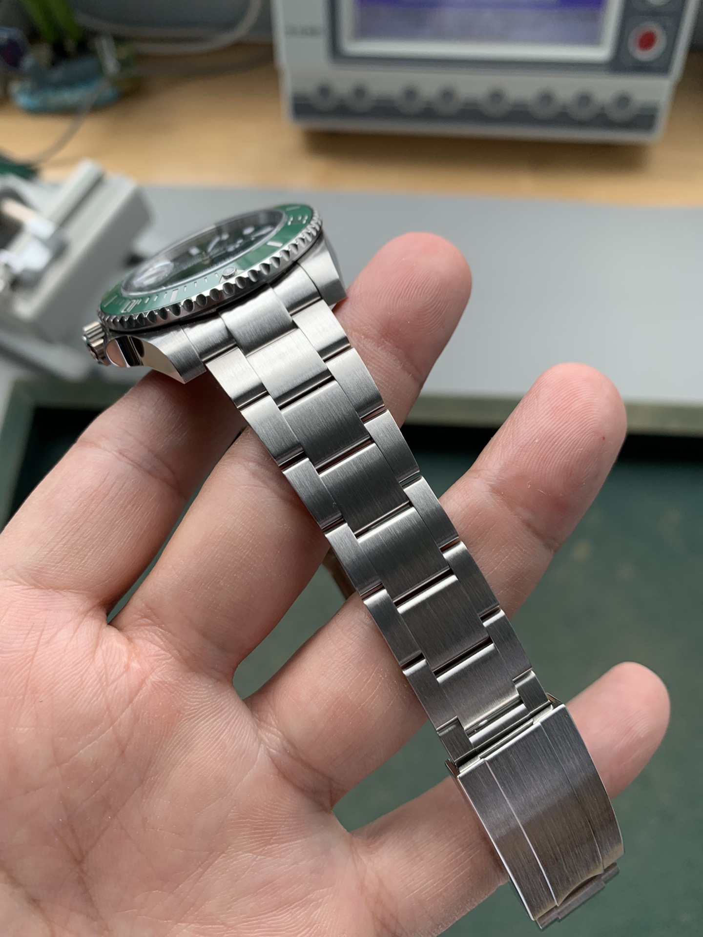 Green Submariner Watch – IW-3025 - Image 3