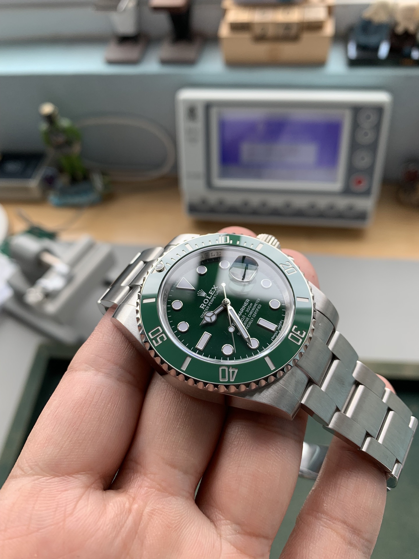 Green Submariner Watch – IW-3025 - Image 7