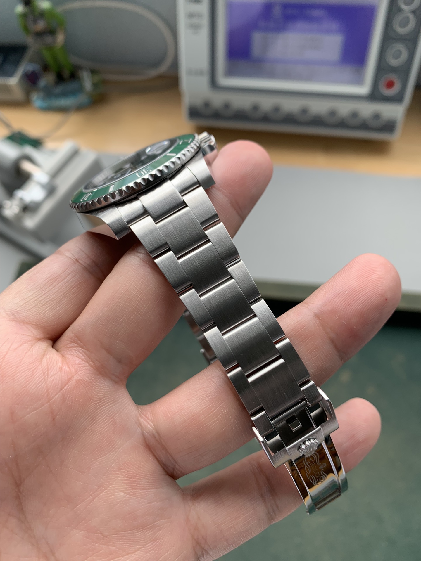 Green Submariner Watch – IW-3025 - Image 2