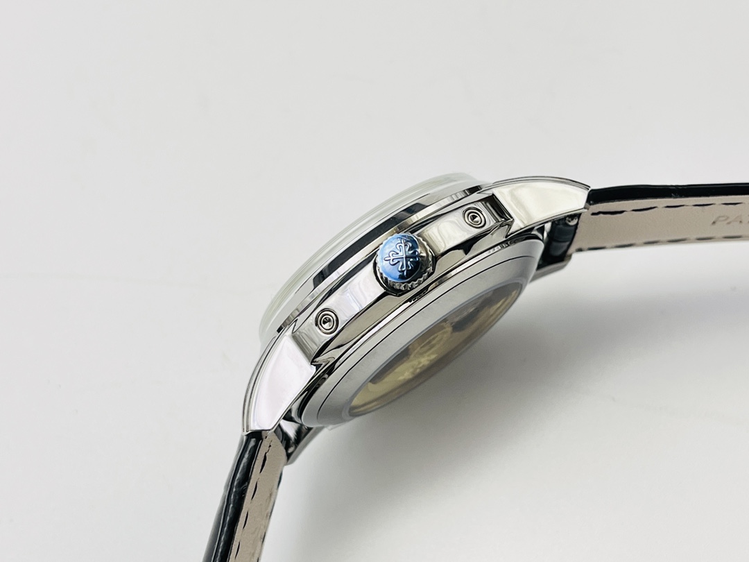 Patek Philippe Classic Moonphase 40 mm Watch – IW-2586 - Image 5