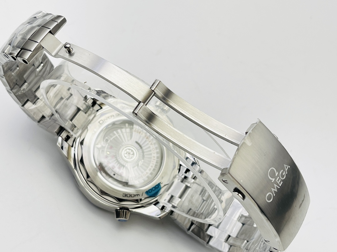 Rolex Green Submariner Watch – IW-0142 - Image 8