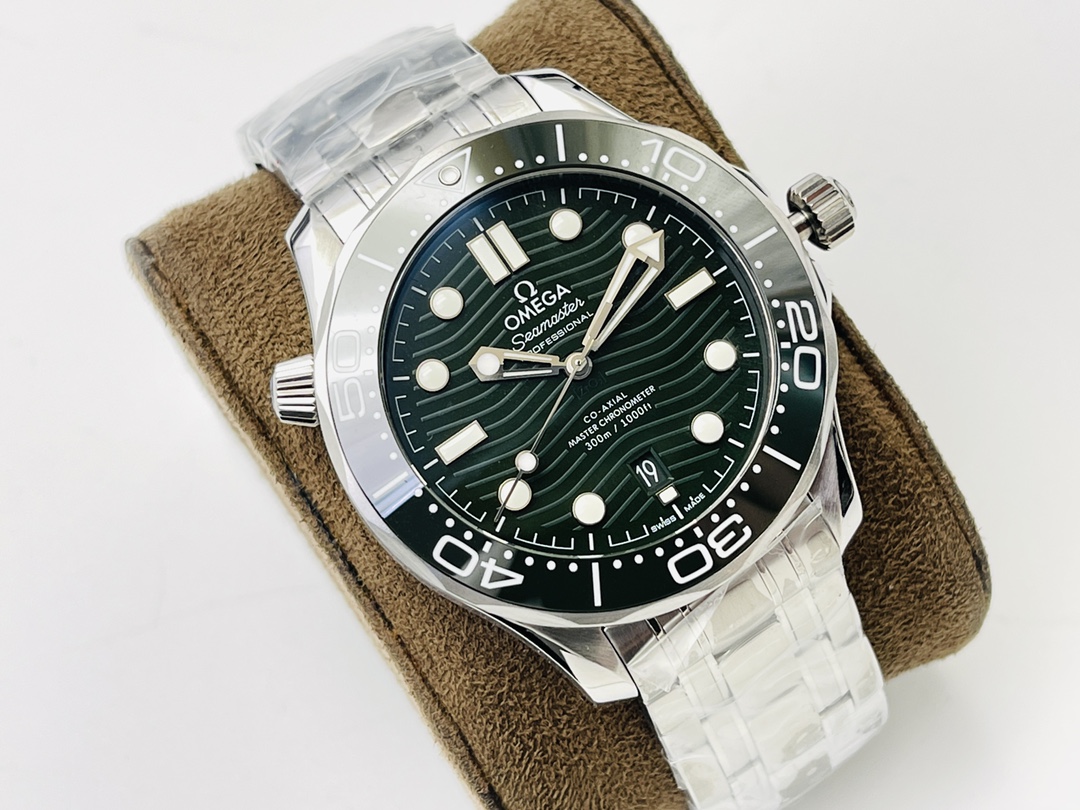 Rolex Green Submariner Watch – IW-0142 - Image 2