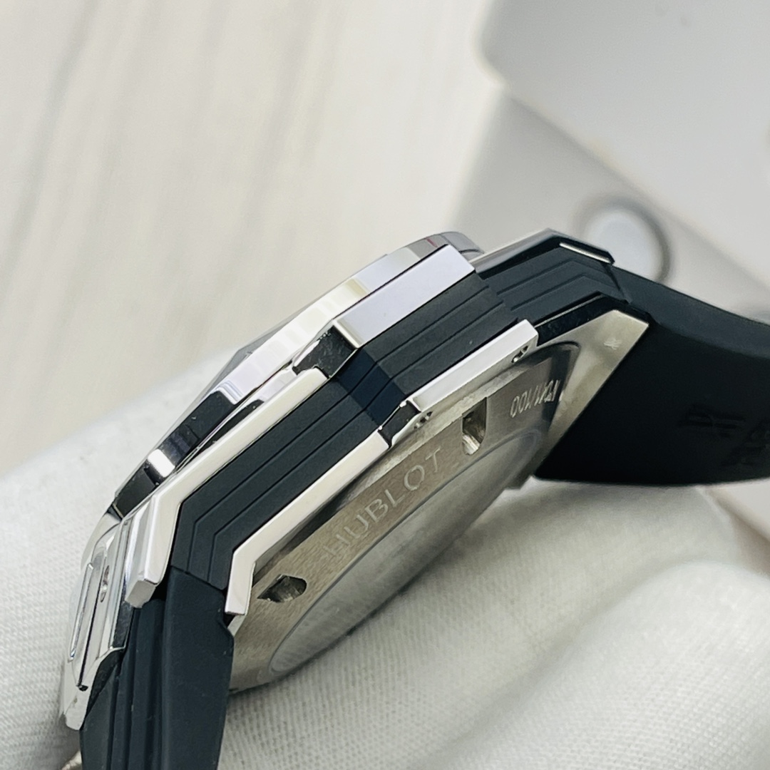 Hublot Classic Chronograph 45 mm Watch – IW-0356 - Image 6