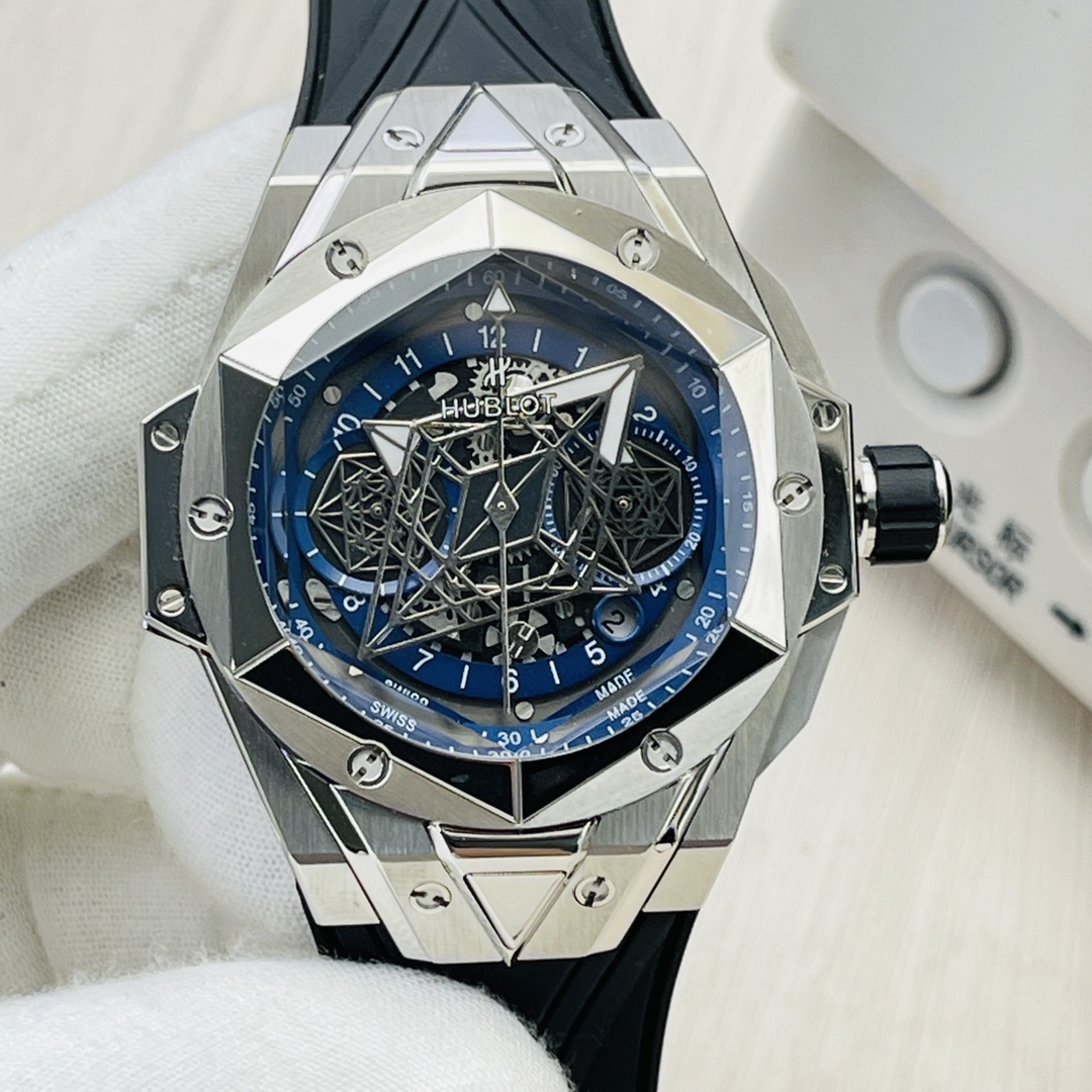 Hublot Classic Chronograph 45 mm Watch – IW-0356