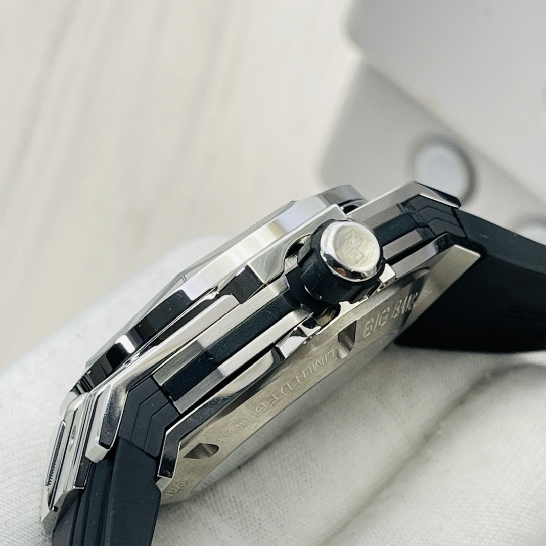 Hublot Classic Chronograph 45 mm Watch – IW-0356 - Image 5