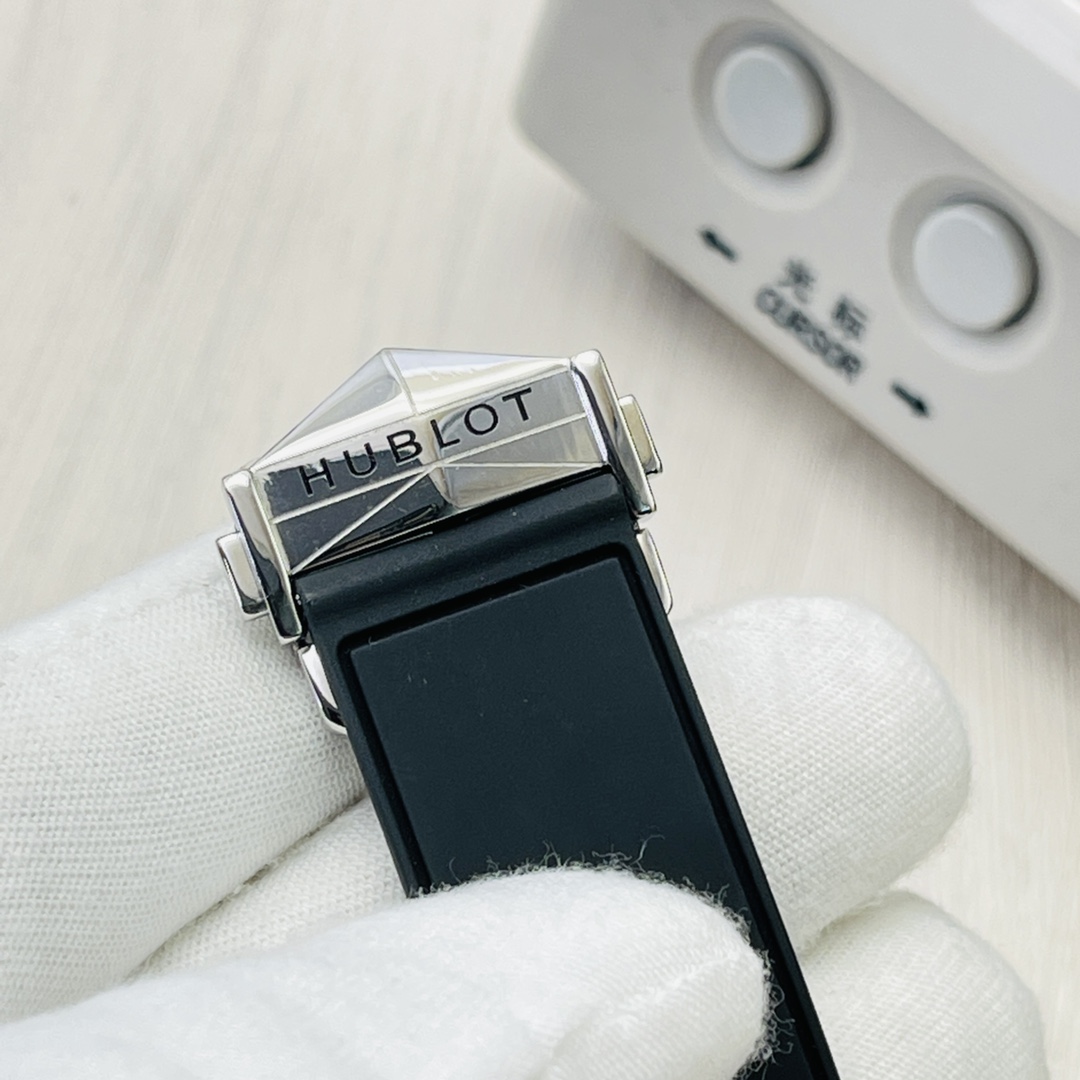 Hublot Classic Chronograph 45 mm Watch – IW-0356 - Image 9