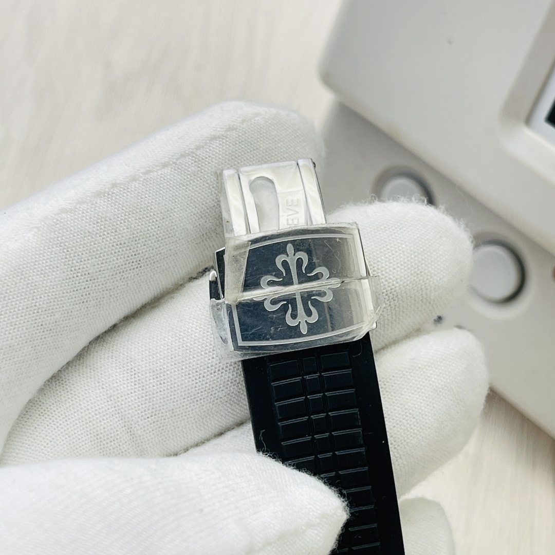 Patek Philippe Aquanaut 40 mm Watch – IW-2582 - Image 9