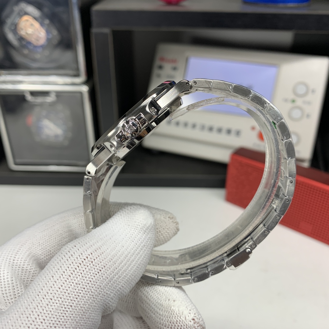 Patek Philippe Nautilus Diamond-Set 40 mm Watch – IW-2470 - Image 6