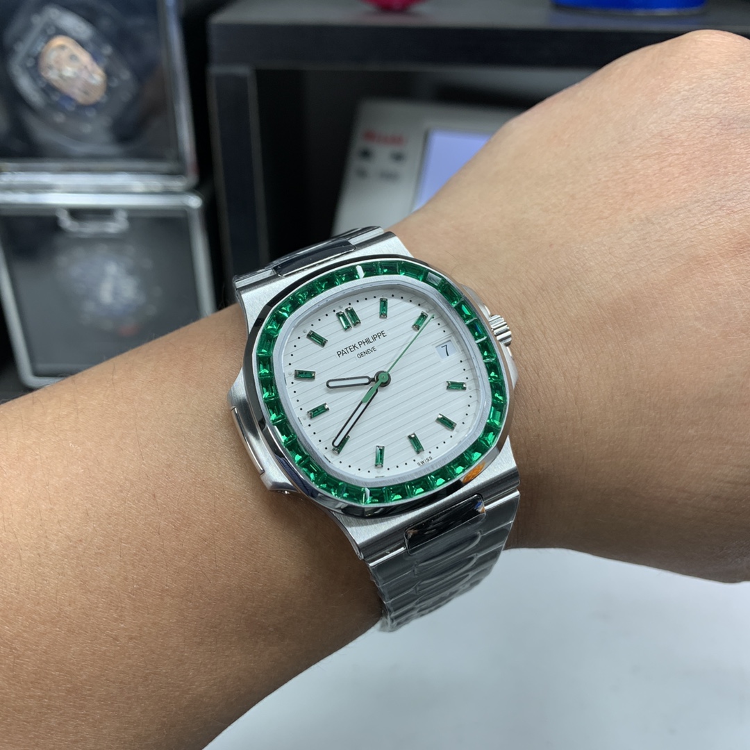 Patek Philippe Nautilus Diamond-Set 40 mm Watch – IW-2470 - Image 9