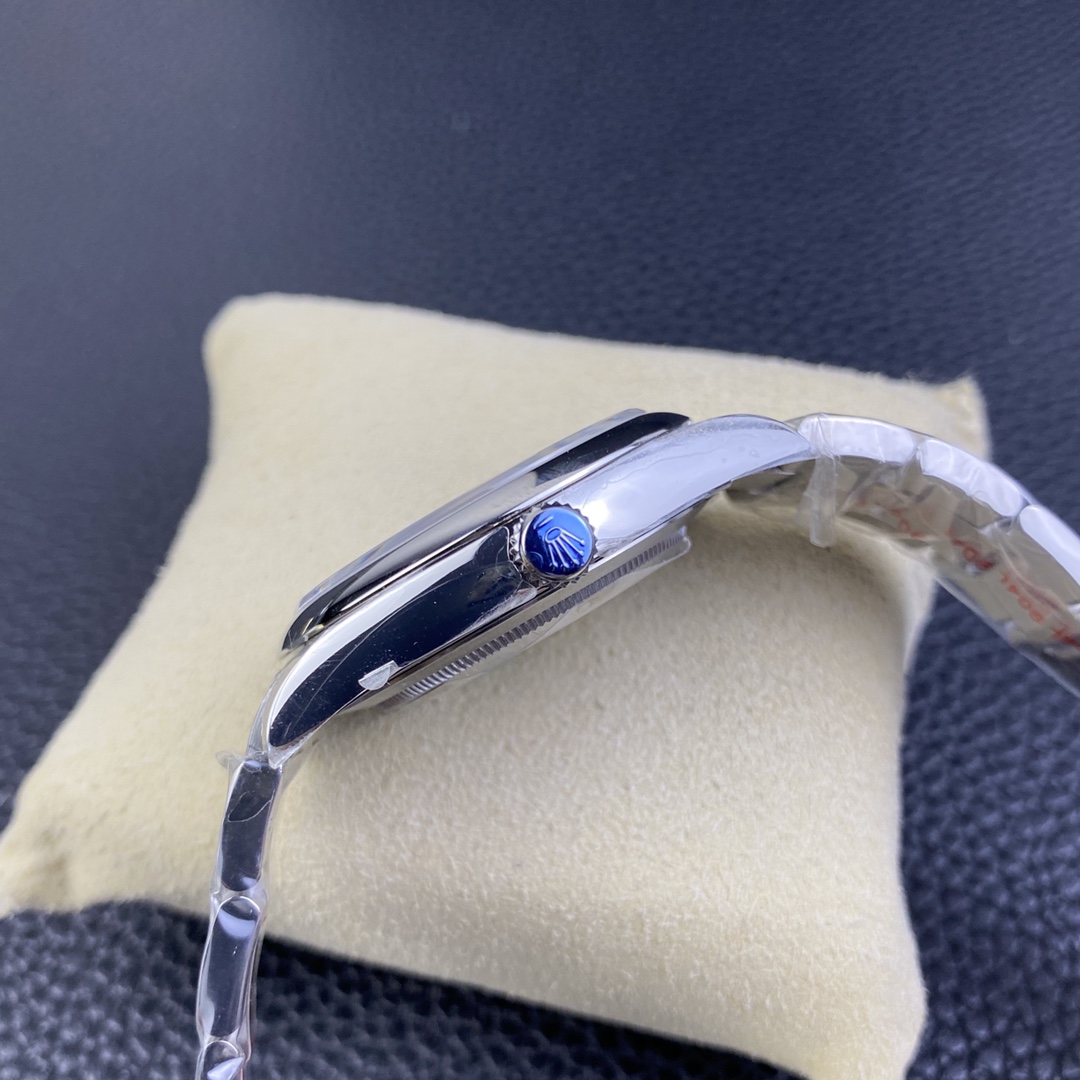 Rolex Oyster Perpetual Ice Blue Luminous 41 mm Watch – IW-0033 - Image 6