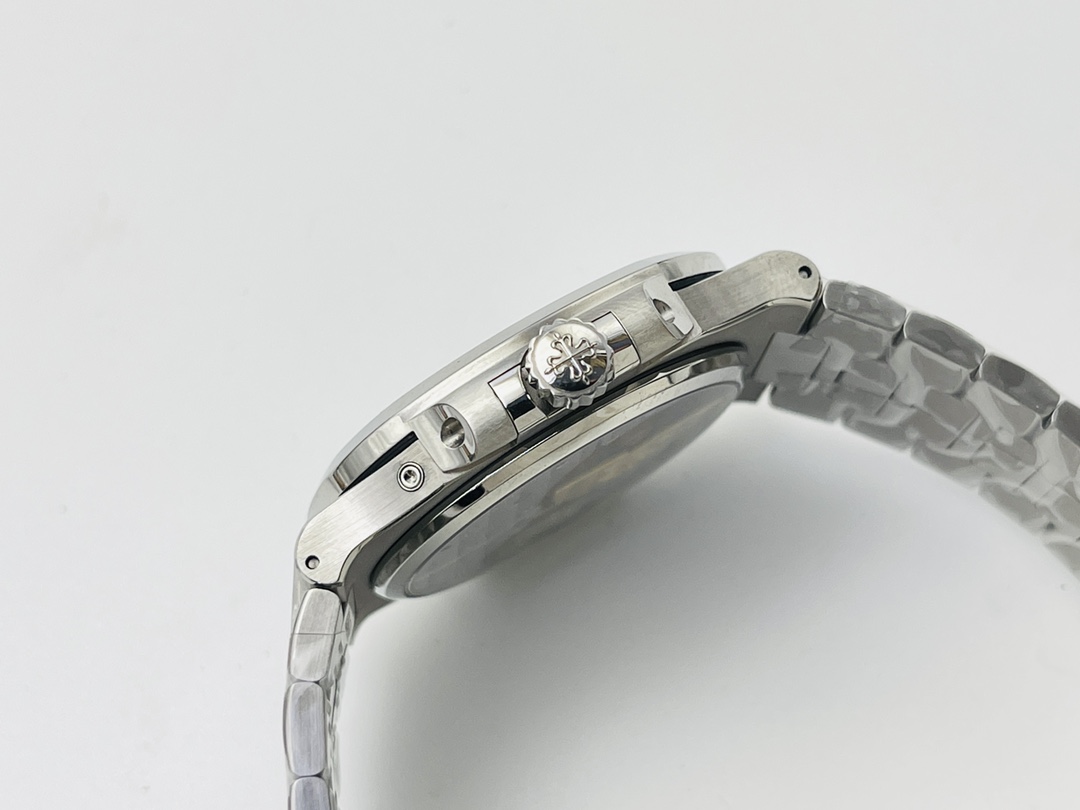 Patek Philippe Nautilus Moonphase 40 mm Watch – IW-2567 - Image 5