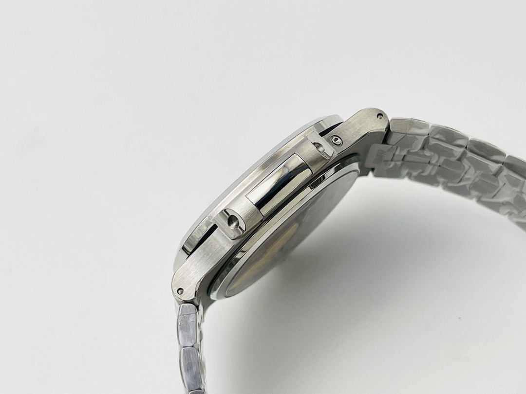 Patek Philippe Nautilus Moonphase 40 mm Watch – IW-2567 - Image 6