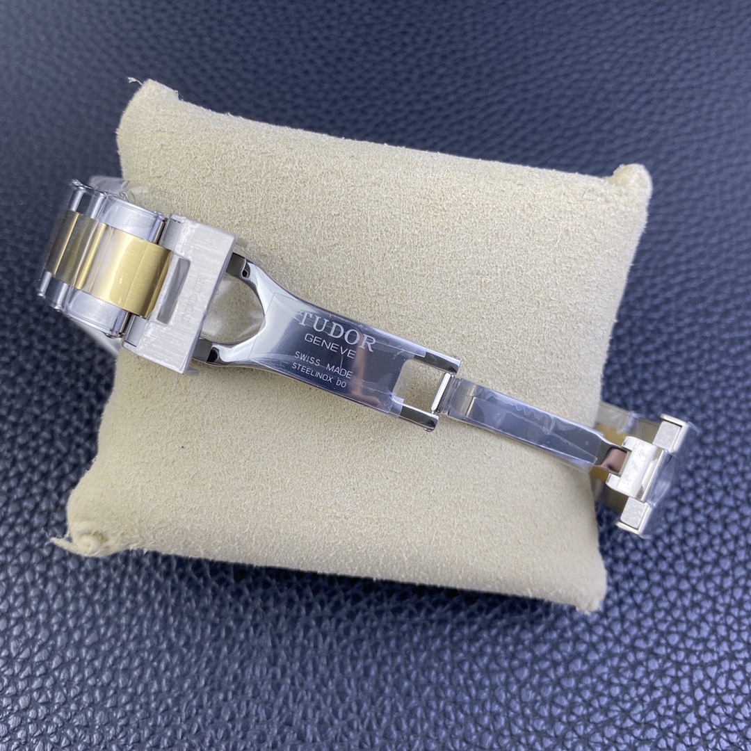 Tudor GMT-Master II GMT 41 mm Watch – IW-2990 - Image 7