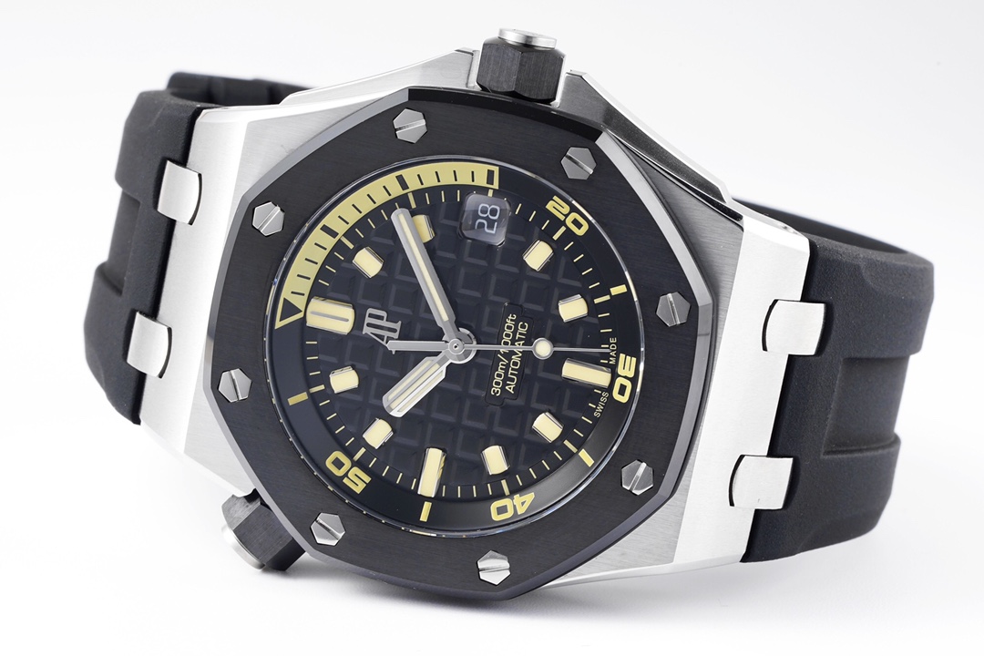 Audemars Piguet Royal Oak Luminous 42 mm Watch – IW-2109 - Image 5