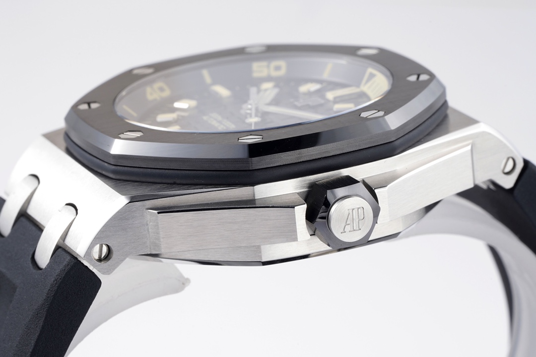 Audemars Piguet Royal Oak Luminous 42 mm Watch – IW-2109 - Image 7