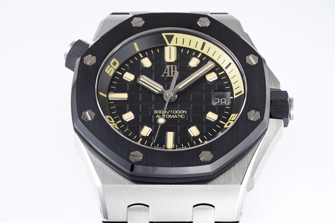 Audemars Piguet Royal Oak Luminous 42 mm Watch – IW-2109 - Image 3