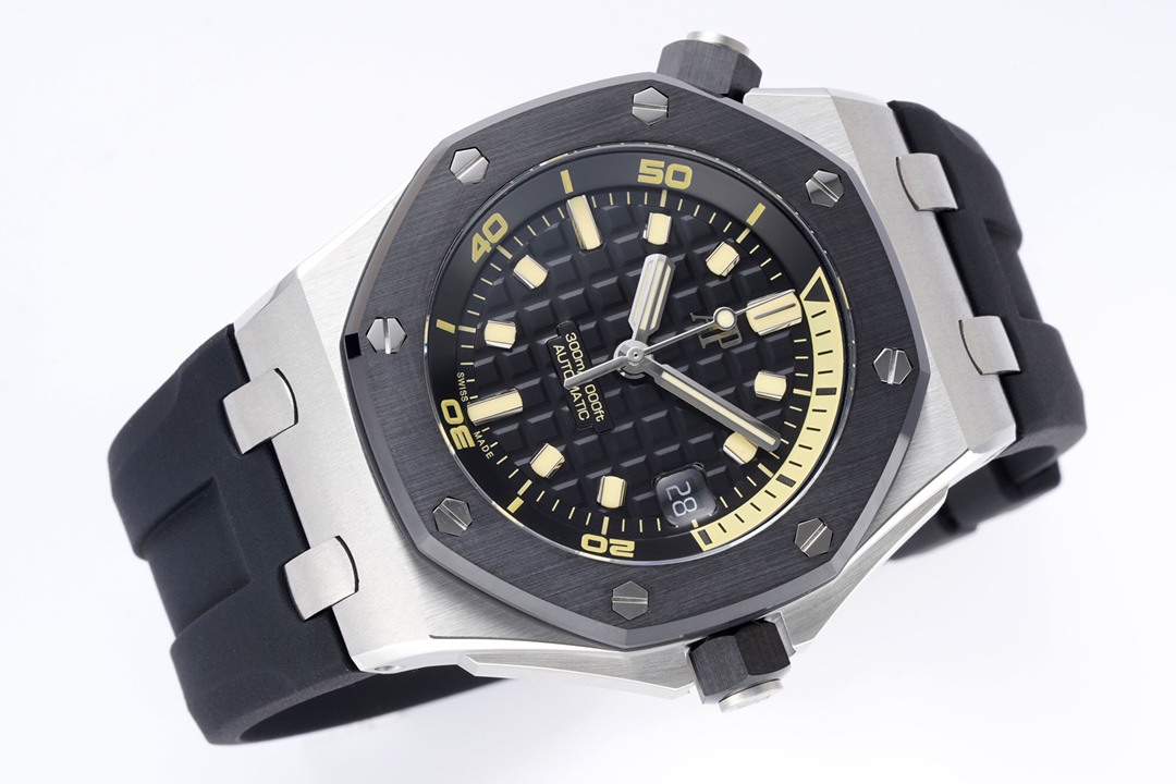 Audemars Piguet Royal Oak Luminous 42 mm Watch – IW-2109 - Image 4