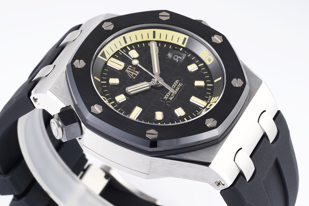 Audemars Piguet Royal Oak Luminous 42 mm Watch – IW-2109 - Image 6