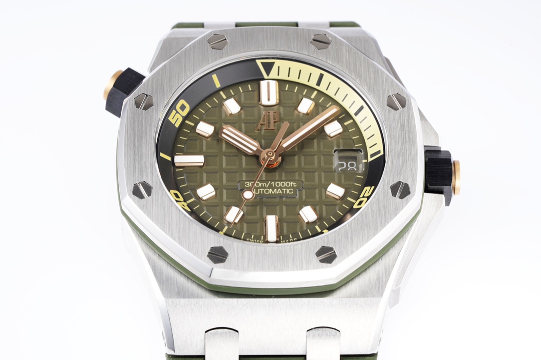 Audemars Piguet Royal Oak Luminous 42 mm Watch – IW-2110 - Image 3