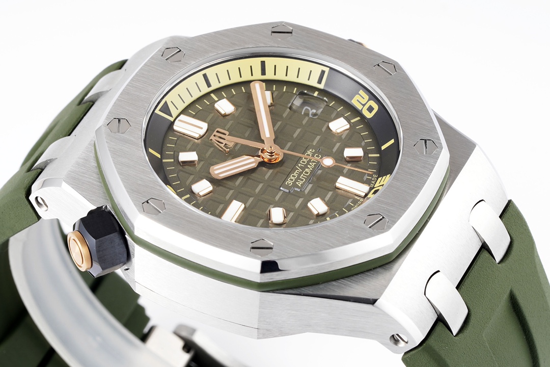 Audemars Piguet Royal Oak Luminous 42 mm Watch – IW-2110 - Image 5