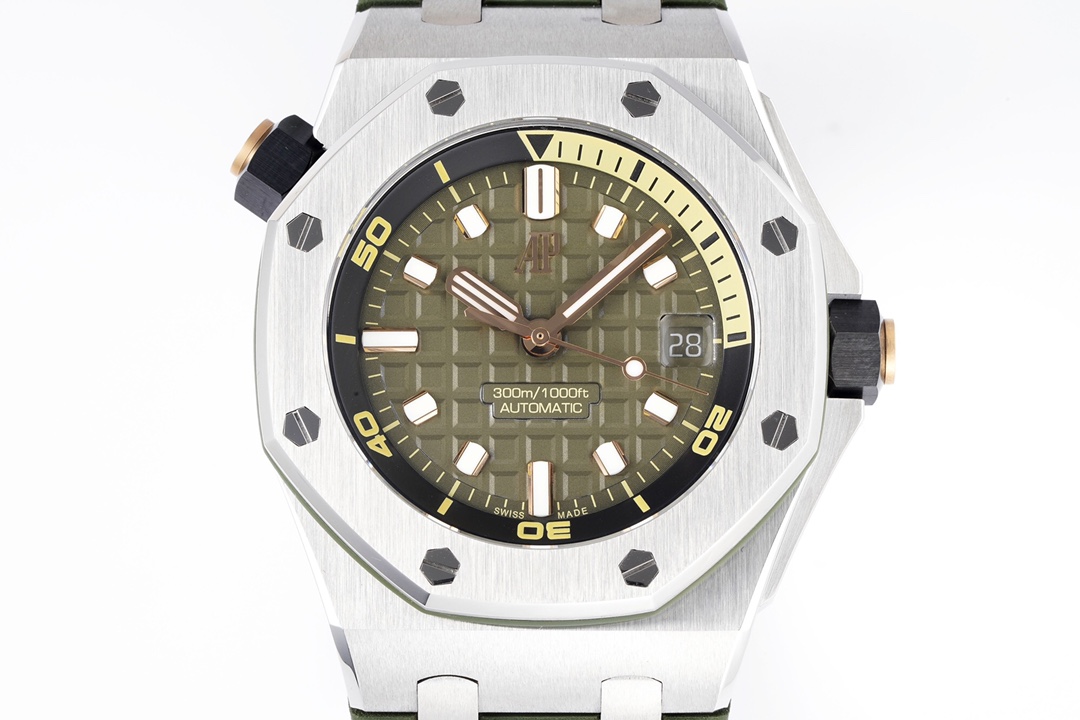 Audemars Piguet Royal Oak Luminous 42 mm Watch – IW-2110 - Image 2