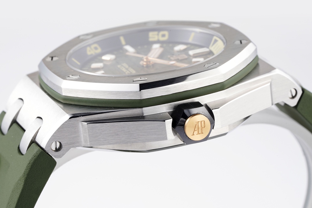 Audemars Piguet Royal Oak Luminous 42 mm Watch – IW-2110 - Image 6