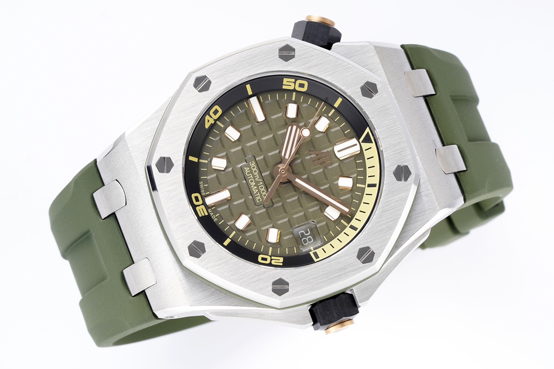 Audemars Piguet Royal Oak Luminous 42 mm Watch – IW-2110 - Image 4