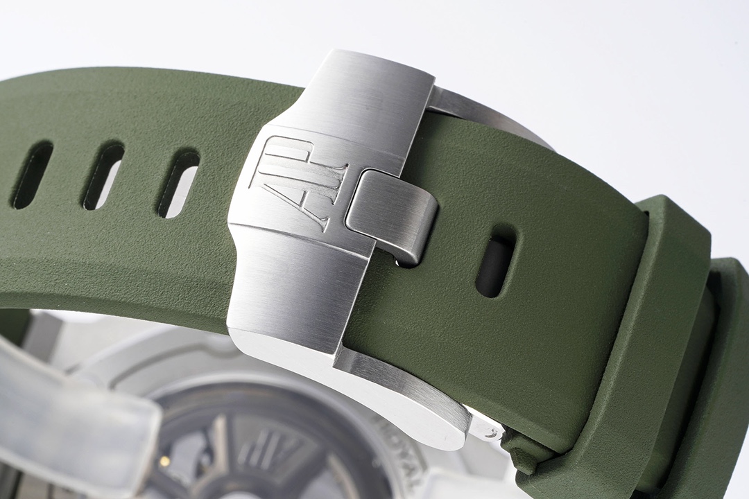 Audemars Piguet Royal Oak Luminous 42 mm Watch – IW-2110 - Image 9