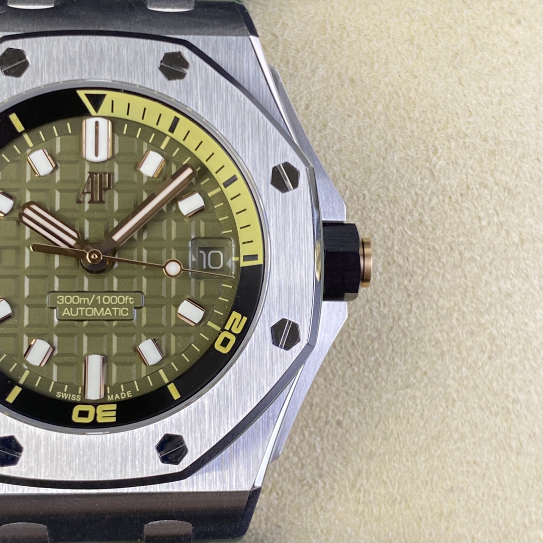 Audemars Piguet Royal Oak Luminous 42 mm Watch – IW-2155 - Image 5
