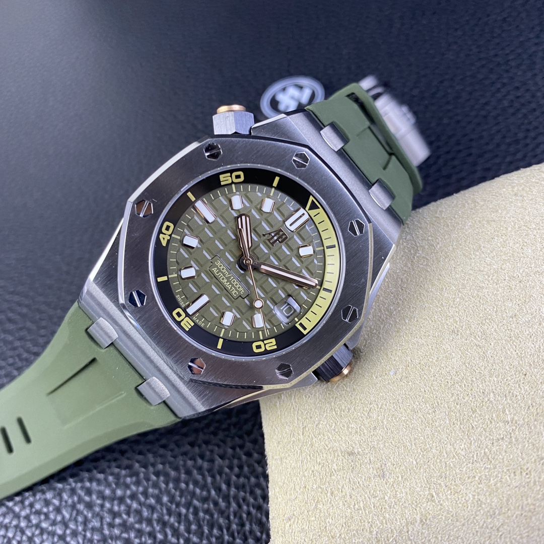 Audemars Piguet Royal Oak Luminous 42 mm Watch – IW-2155 - Image 4
